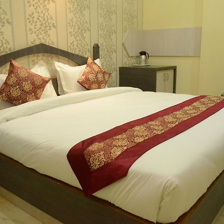 Hotel Rahil Palace Varanasi Exterior foto
