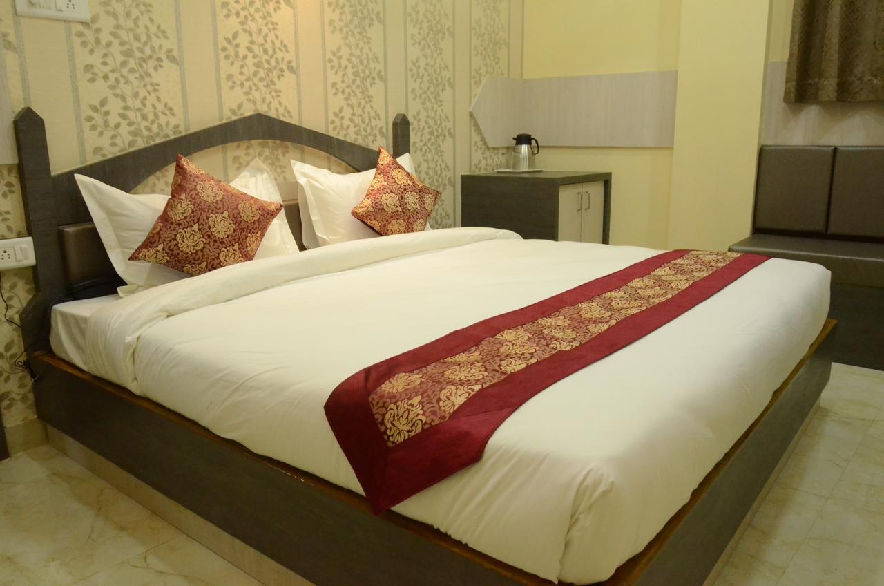Hotel Rahil Palace Varanasi Exterior foto