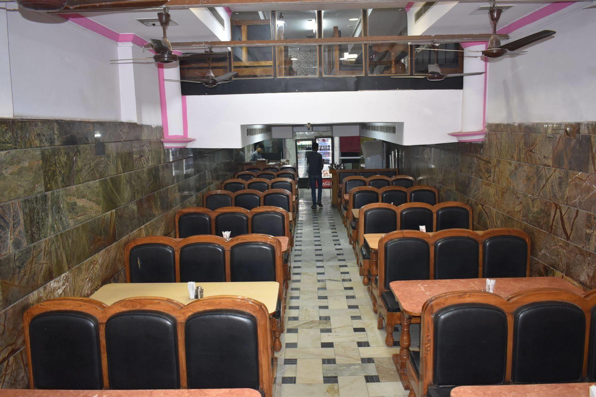 Hotel Rahil Palace Varanasi Exterior foto