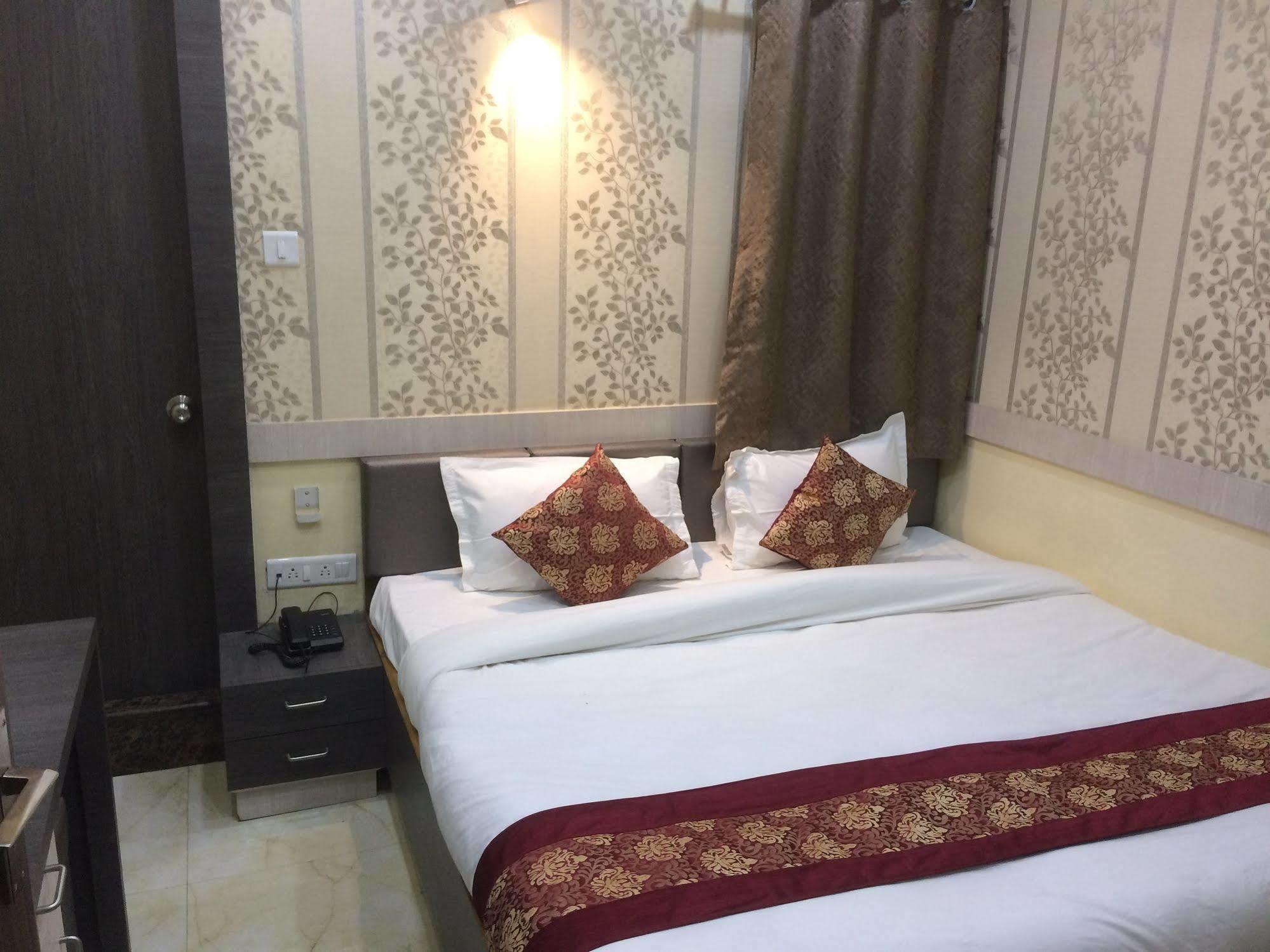 Hotel Rahil Palace Varanasi Exterior foto