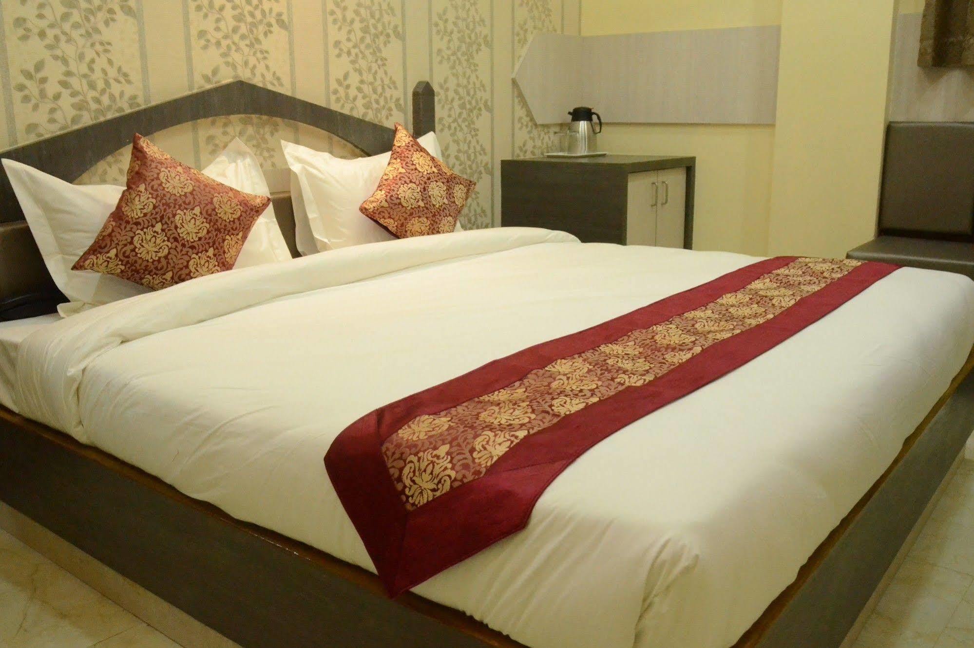 Hotel Rahil Palace Varanasi Exterior foto