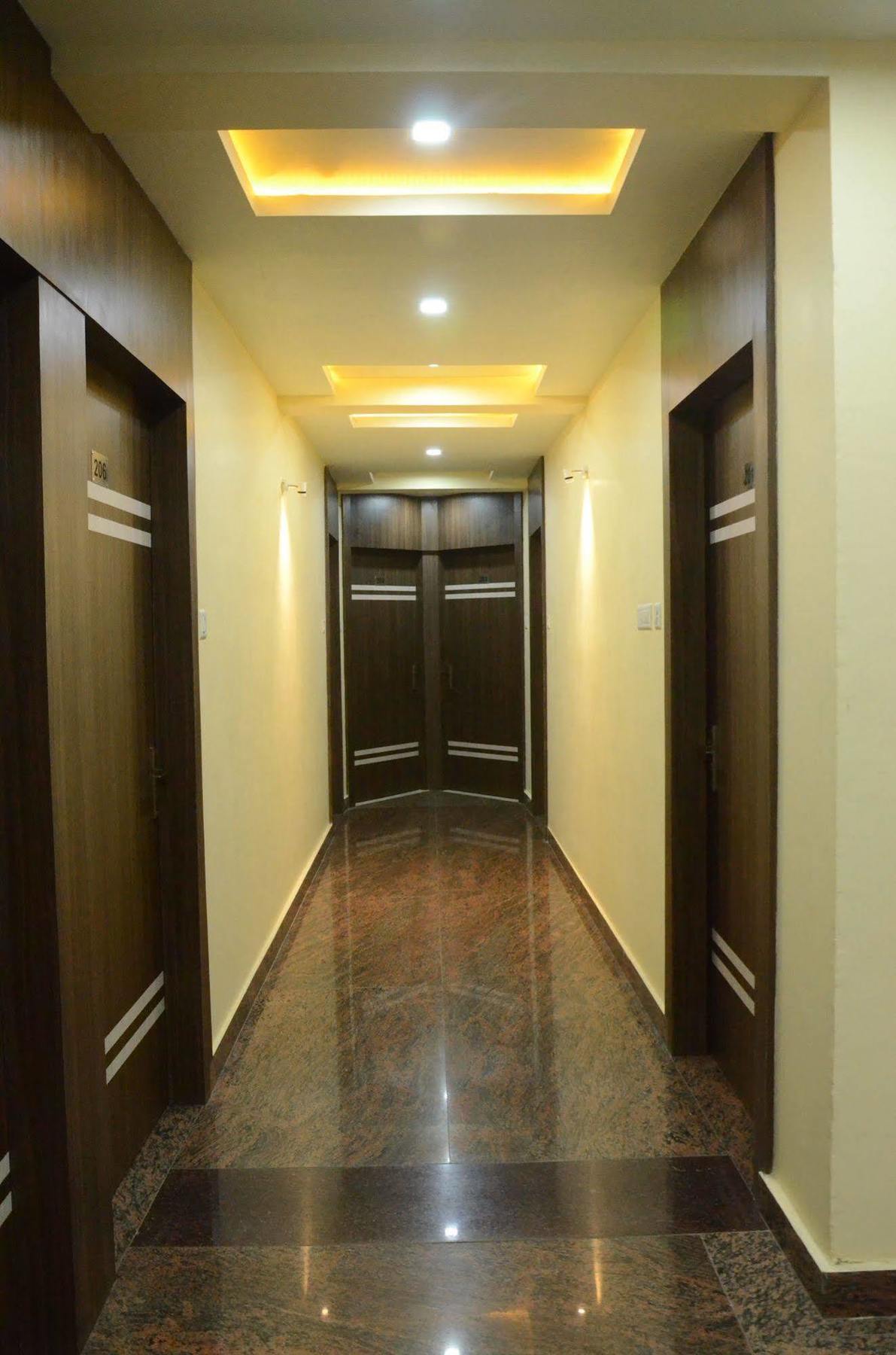 Hotel Rahil Palace Varanasi Exterior foto