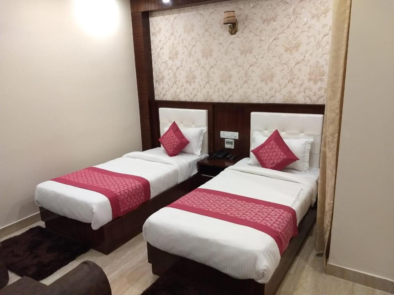 Hotel Rahil Palace Varanasi Exterior foto