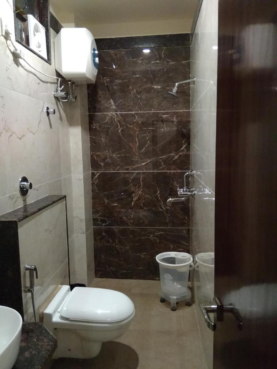Hotel Rahil Palace Varanasi Exterior foto